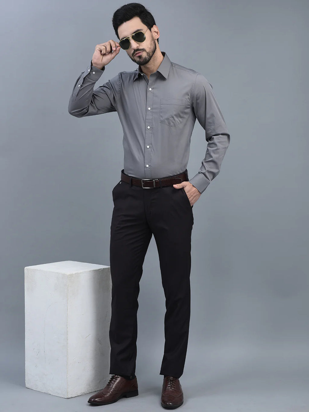 Men Regular Length Solid Pattern Button Closure Formal Trouser